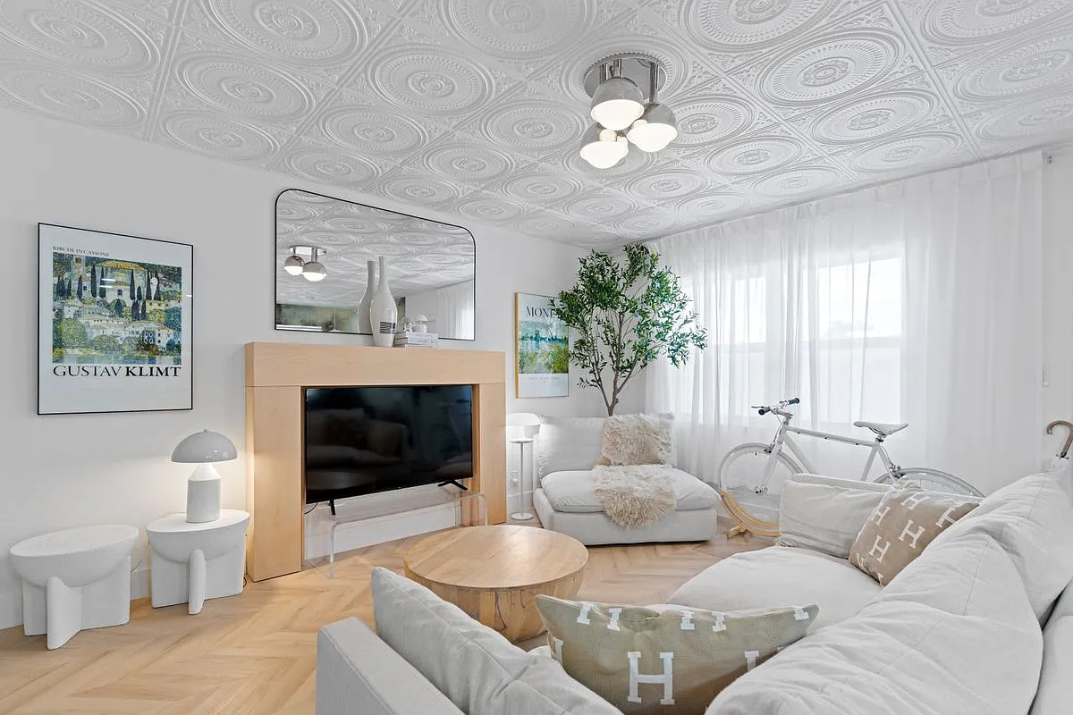 2 bed, 2.0 bath, 910 sqft, $3,400 — Photo 1