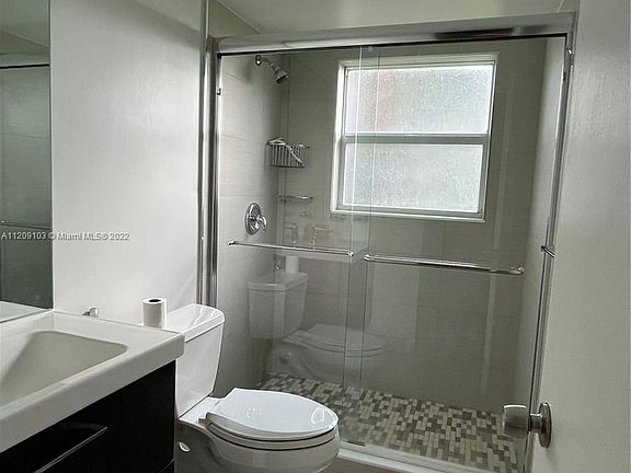 5th image of 545 Oaks Ln APT 110