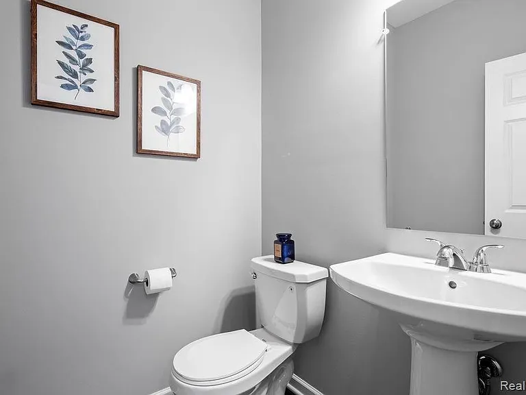 277 Springview St — Photo 31