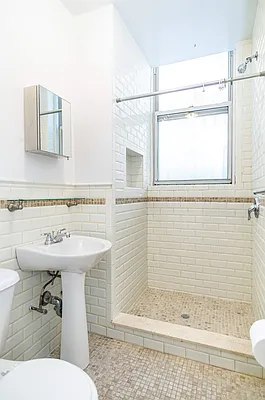 Rented by Century 21 Metropolitan | media 6