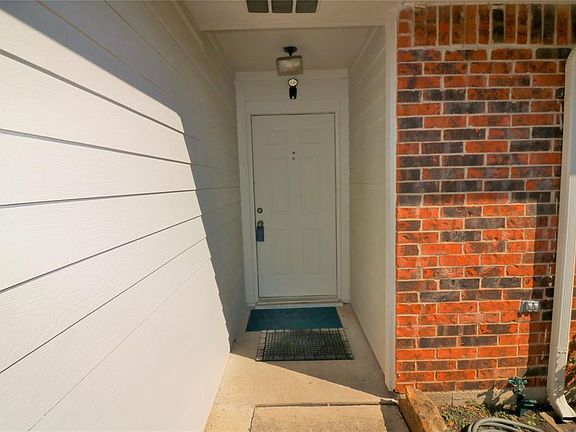 4th image of 747 Holliday Ln