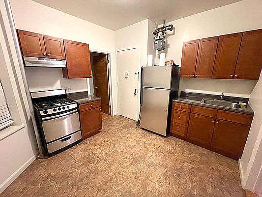 3rd image of 519 W 48th St #8