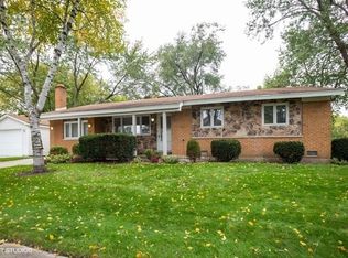 926 Hartford Ln, Elk Grove Village, IL 60007