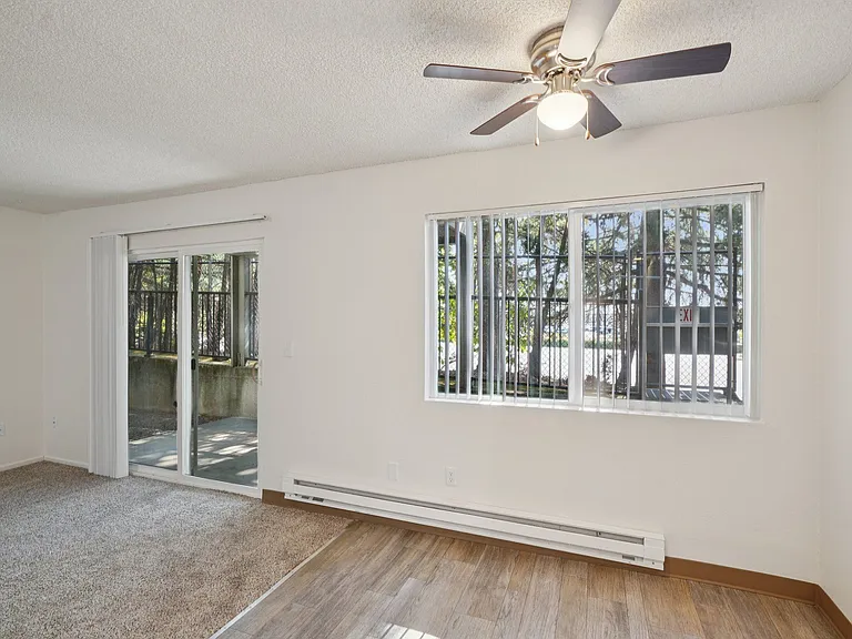 Georgetown Manor Apartments — Photo 10