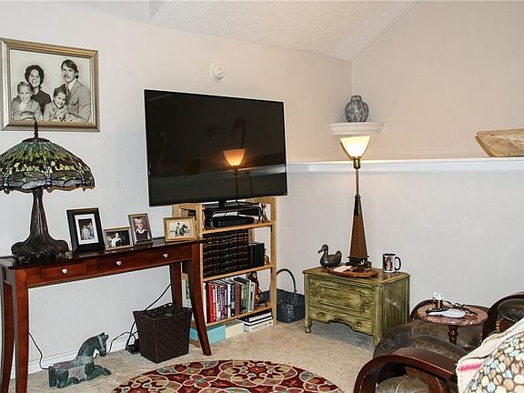 5th image of 118 Summer View Ln #118