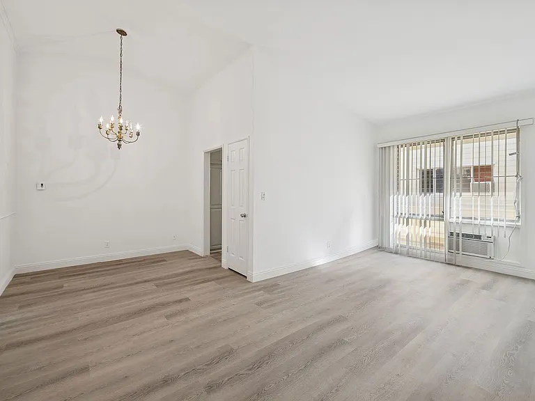 333 S Rexford Dr #5 — Photo 5