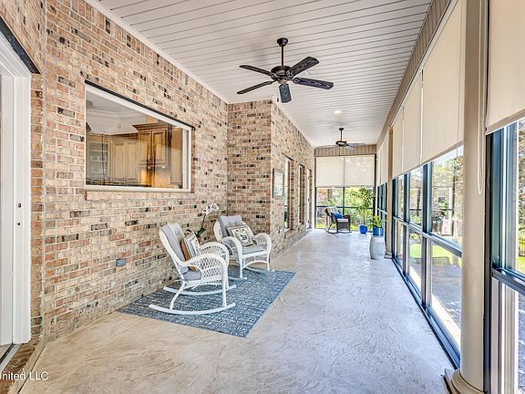 5th image of 10010 Sanctuary Blvd W