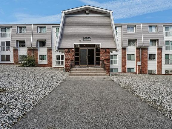 3rd image of 300 Smithfield Rd APT 5-34