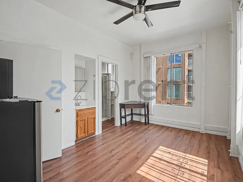 208 W 14th St #406