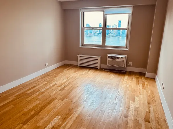 318 Greenwich Street image 11 of 13