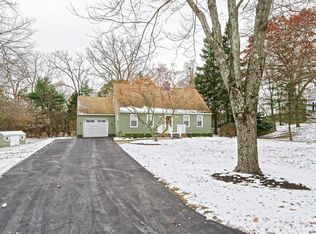 19 Van Winkle Dr, Rensselaer, NY 12144