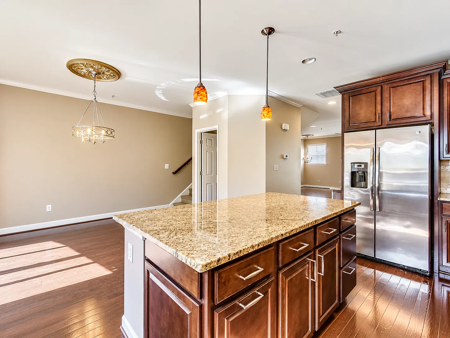3 bed, 2246 sqft, $3,100 — Photo 3