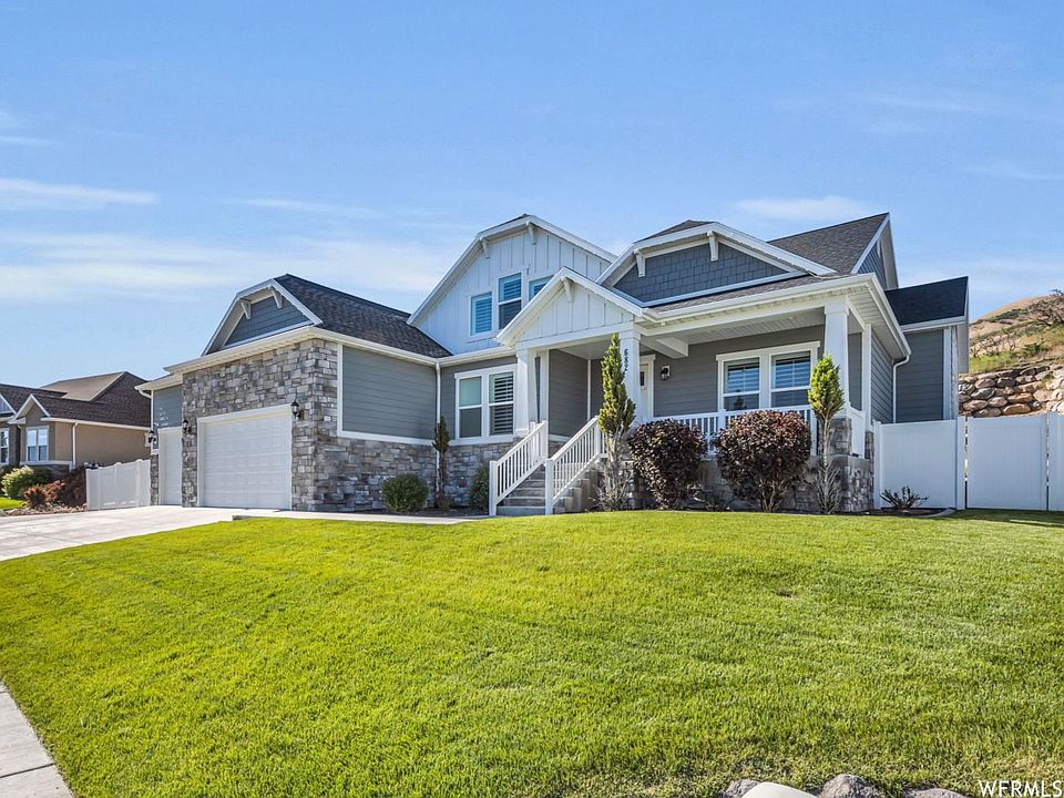 1st image of 682 W Autumn Hills Blvd