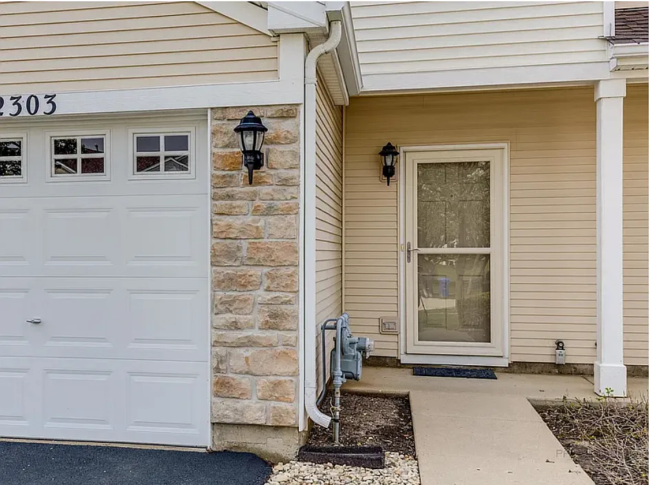 Building Photo - 2303 Flagstone Ln