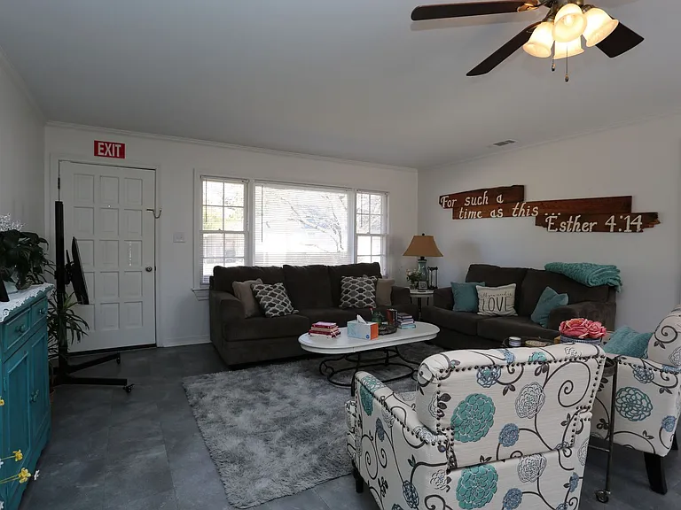 206 E Grady St — Photo 10
