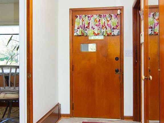 3rd image of 2645 Sunset Ln