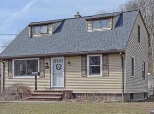 29 Maple Ave, Bloomingdale, NJ 07403