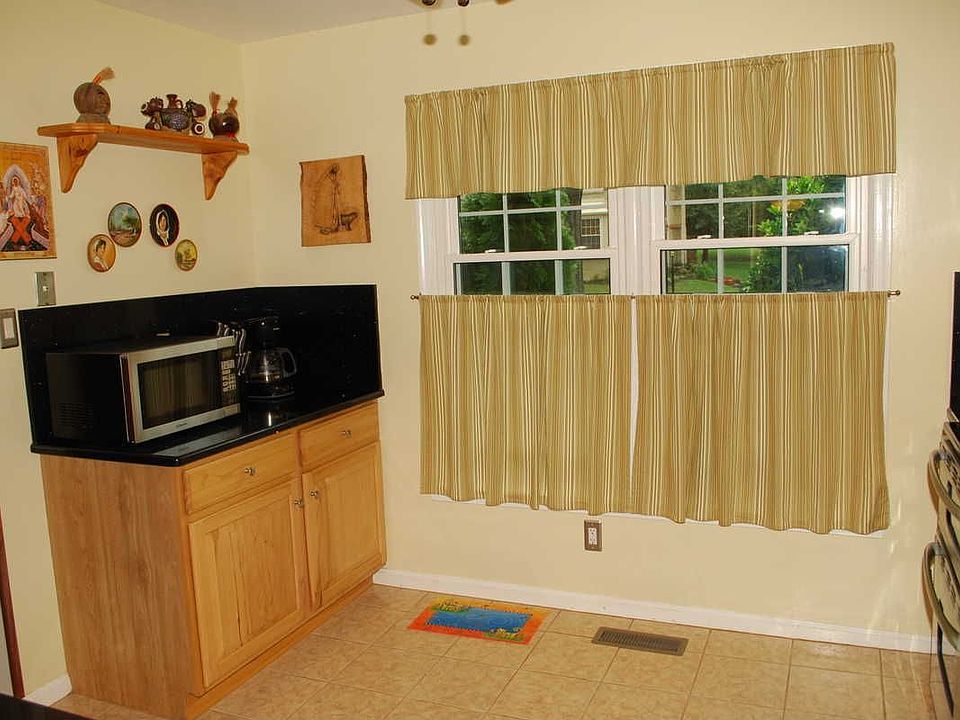 Kitchen-Silestone Counter Tops 