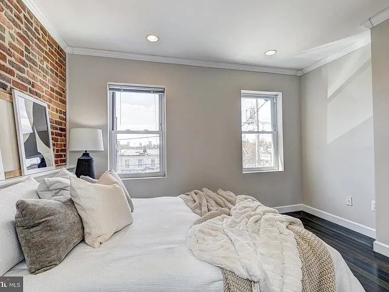 312 S Clinton St — Photo 17