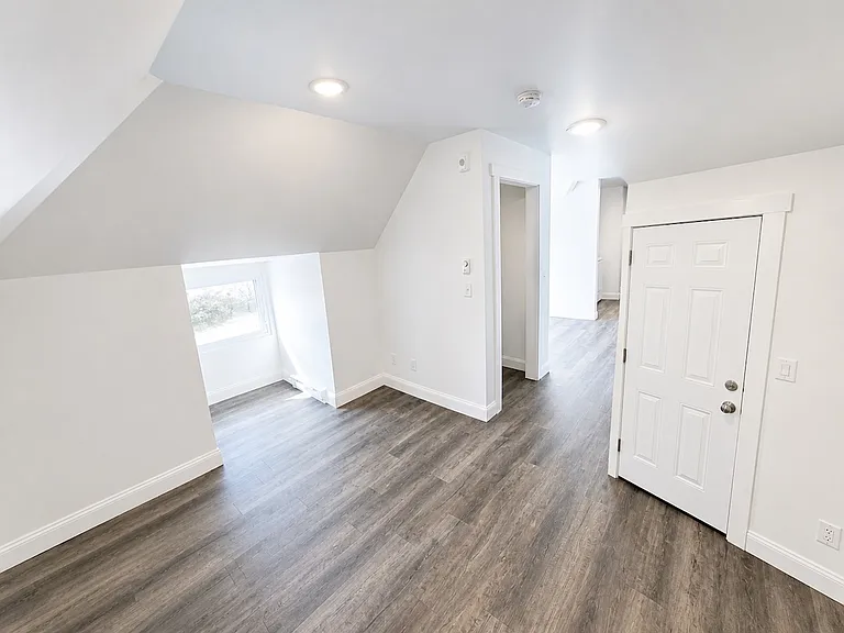 308 Hill St — Photo 4