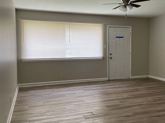 3rd image of 1701 N Colorado Ave