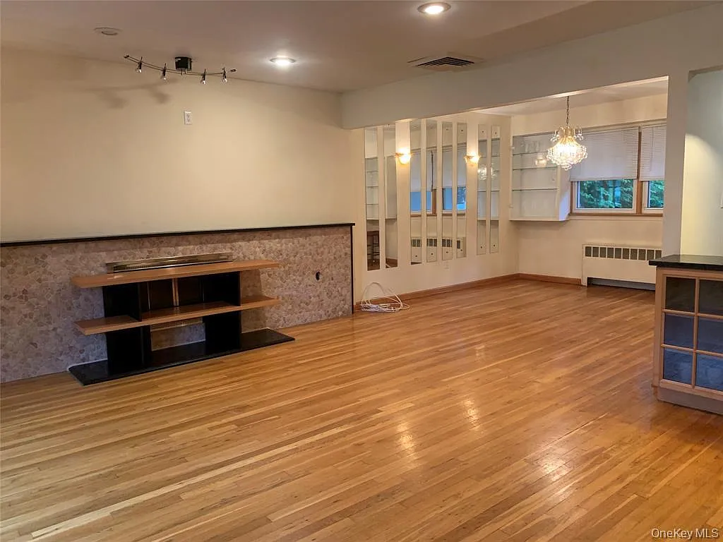 3 bed, 3.0 bath, 1783 sqft, $5,100 — Photo 3