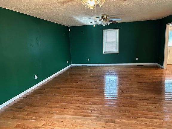 Main living space 
16.5' x28'