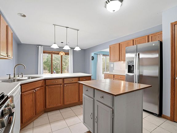 4th image of 1765 Amber Dr