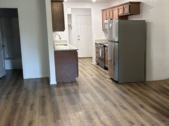 3rd image of 607 W Wolf St