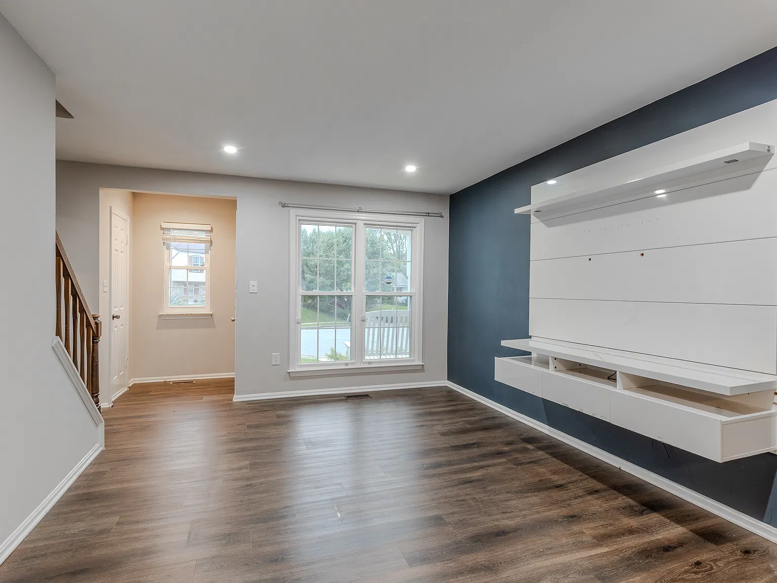 4 bed, 2.5 bath, 2384 sqft, $3,000 — Photo 3