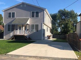 61 High St, Agawam, MA 01001