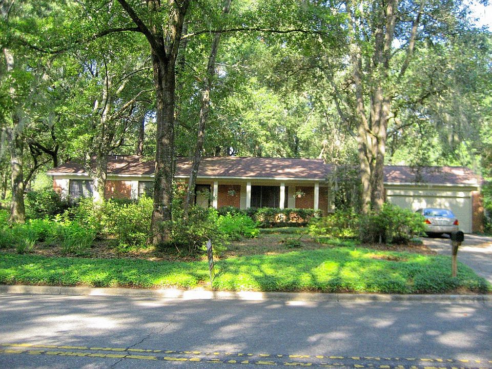 2nd image of 2941 Foxcroft Dr