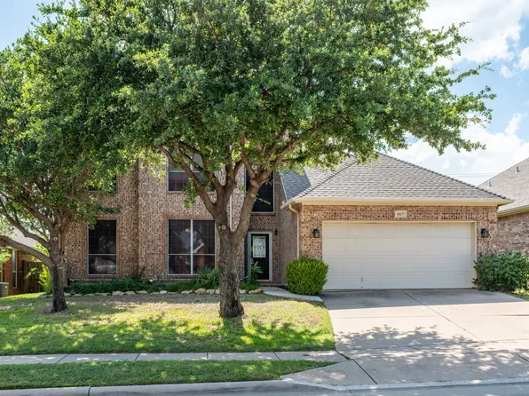 10137 Red Bluff Ln, Fort Worth, TX 76177