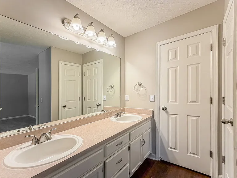 3134 Creekview Ln — Photo 12