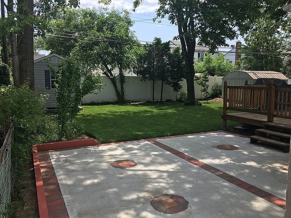 2nd image of 75 Queens Ave