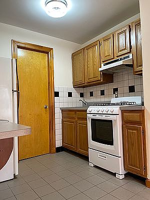 4th image of 407 W 39th St APT 4b