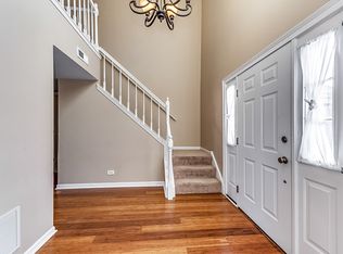 1149 Hill Crest Dr, Carol Stream, IL 60188