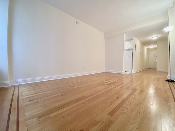 4th image of 302 W 87th St #830