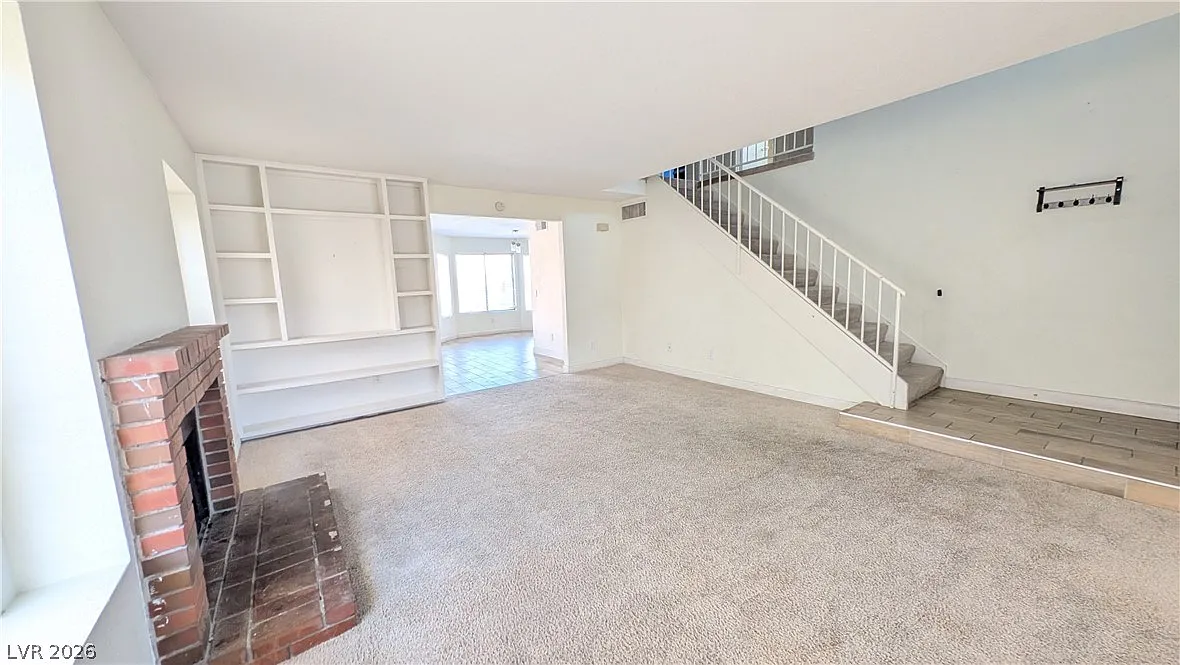 3 bed, 2.5 bath, 1873 sqft, $2,200 — Photo 3