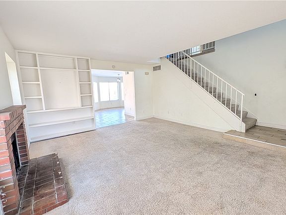 3rd image of 121 Logansberry Ln