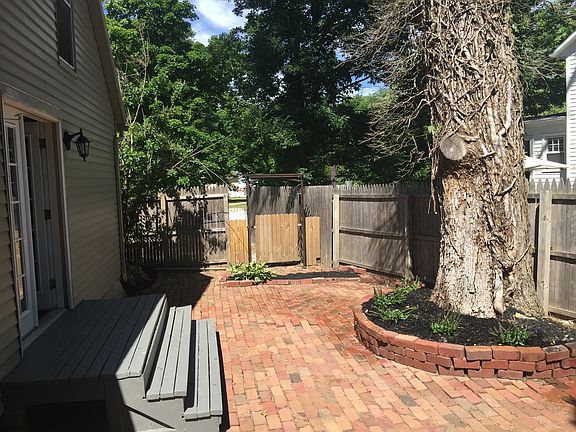 5th image of 423 Bell St