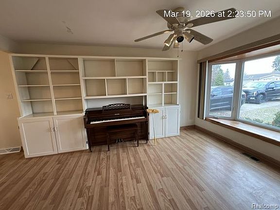 3rd image of 3024 Longview Ave