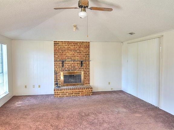 3rd image of 1113 Wisteria Way