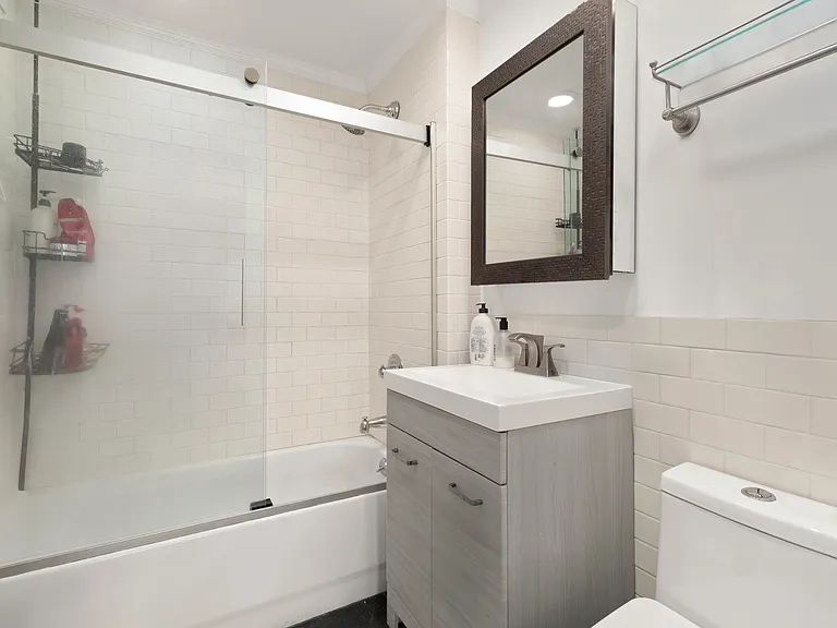 516 W 47th St #N7B — Photo 5