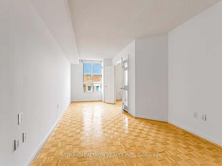 284 Bloor St W #903 — Photo 10