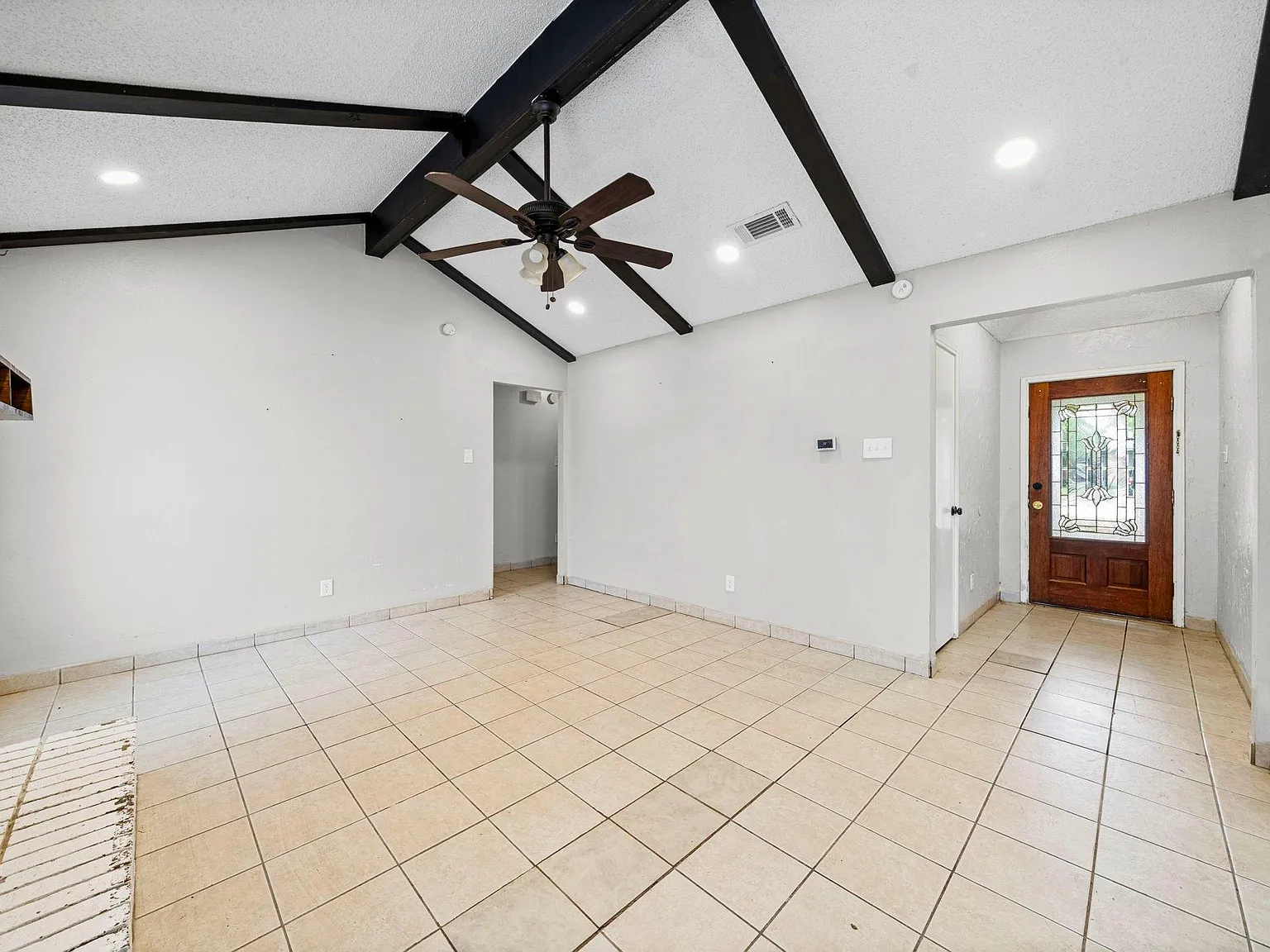 3 bed, 1348 sqft, $1,700 — Photo 3