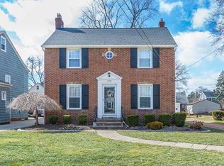 2578 Hampton Rd, Rocky River, OH 44116