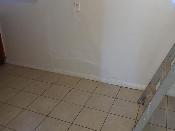 4th image of 2102 W 48th St