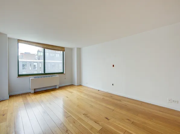275 Greenwich St APT 11J, New York, NY 10007