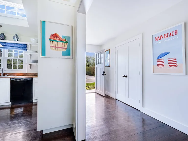 28 Mill Hill Ln — Photo 3